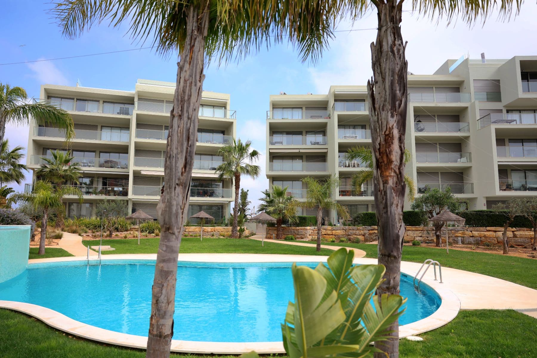 Piscinas e Jardins